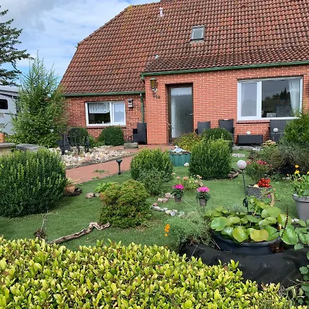 Kleines Ostfriesenhaus Mitten Im Gruenen, Mindestaufenthalt 3 Tage, Bitte Vorher Anfragen, Endreinigung 60 Vor Ort An Hausverwalter, Tier Pro Tag 5 Osteel Exterior photo