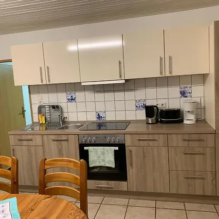 Kleines Ostfriesenhaus Mitten Im Gruenen, Mindestaufenthalt 3 Tage, Bitte Vorher Anfragen, Endreinigung 60 Vor Ort An Hausverwalter, Tier Pro Tag 5 Osteel Exterior photo