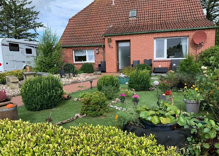 Kleines Ostfriesenhaus Mitten Im Gruenen, Mindestaufenthalt 3 Tage, Bitte Vorher Anfragen, Endreinigung 60 Vor Ort An Hausverwalter, Tier Pro Tag 5