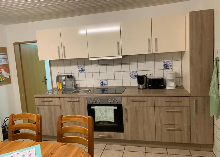 Kleines Ostfriesenhaus Mitten Im Gruenen, Mindestaufenthalt 3 Tage, Bitte Vorher Anfragen, Endreinigung 60 Vor Ort An Hausverwalter, Tier Pro Tag 5