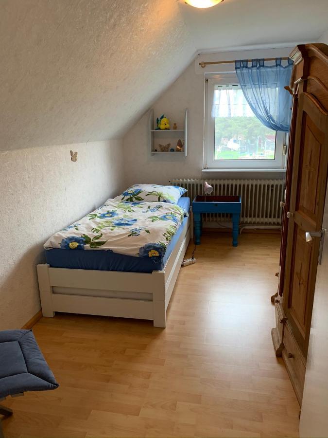 Kleines Ostfriesenhaus Mitten Im Gruenen, Mindestaufenthalt 3 Tage, Bitte Vorher Anfragen, Endreinigung 60 Vor Ort An Hausverwalter, Tier Pro Tag 5 Apartment Osteel