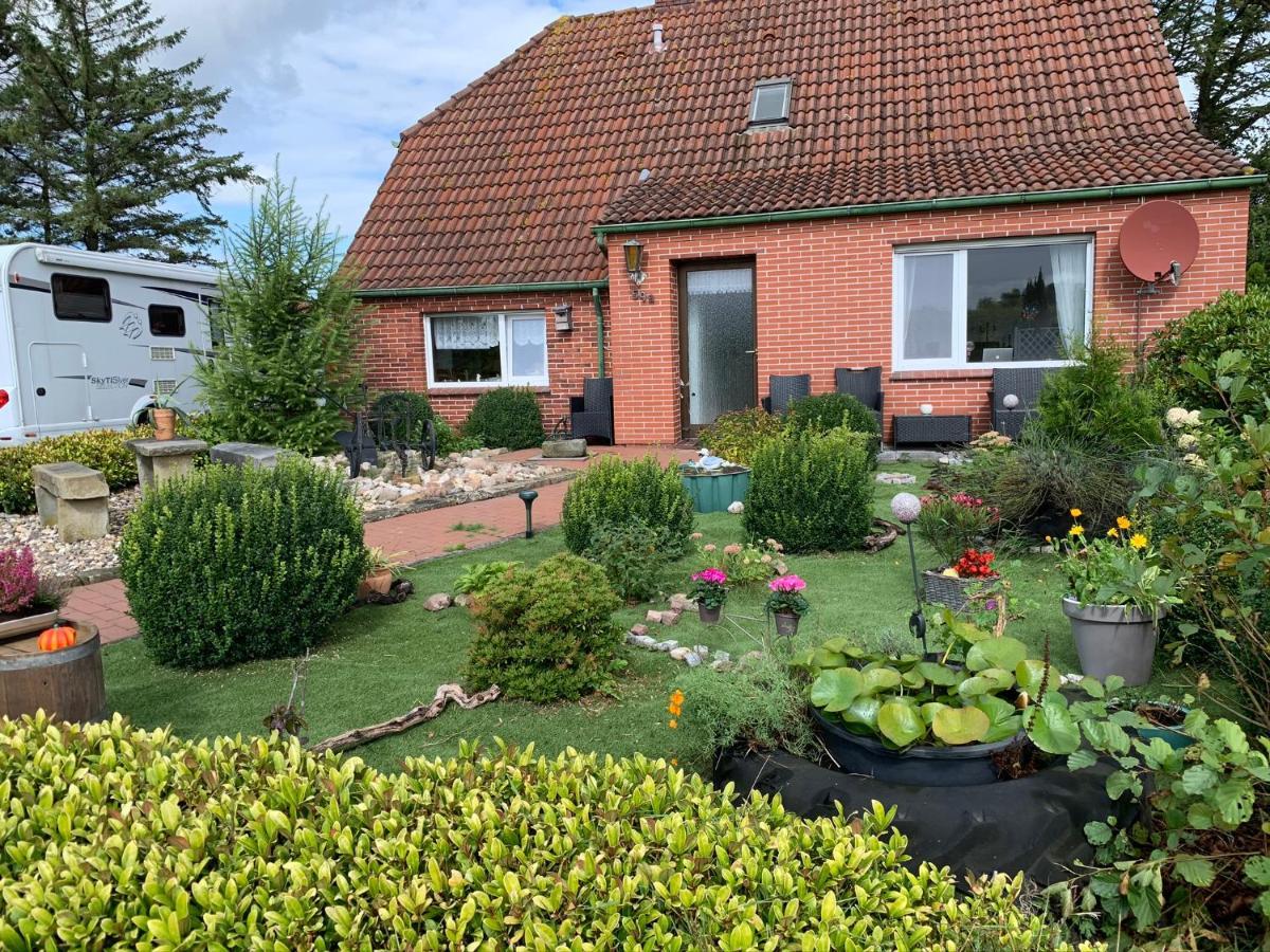 Kleines Ostfriesenhaus Mitten Im Gruenen, Mindestaufenthalt 3 Tage, Bitte Vorher Anfragen, Endreinigung 60 Vor Ort An Hausverwalter, Tier Pro Tag 5 Lejlighed Osteel