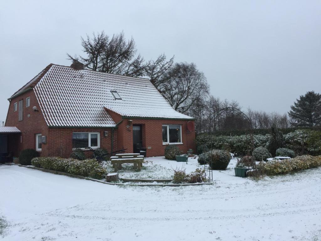 Kleines Ostfriesenhaus Mitten Im Gruenen, Mindestaufenthalt 3 Tage, Bitte Vorher Anfragen, Endreinigung 60 Vor Ort An Hausverwalter, Tier Pro Tag 5 Apartment