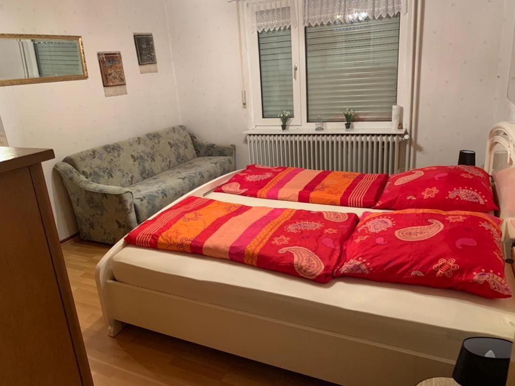 Kleines Ostfriesenhaus Mitten Im Gruenen, Mindestaufenthalt 3 Tage, Bitte Vorher Anfragen, Endreinigung 60 Vor Ort An Hausverwalter, Tier Pro Tag 5 Apartment Osteel