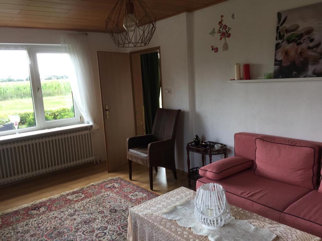 Apartment Kleines Ostfriesenhaus Mitten Im Gruenen, Mindestaufenthalt 3 Tage, Bitte Vorher Anfragen, Endreinigung 60 Vor Ort An Hausverwalter, Tier Pro Tag 5 Osteel