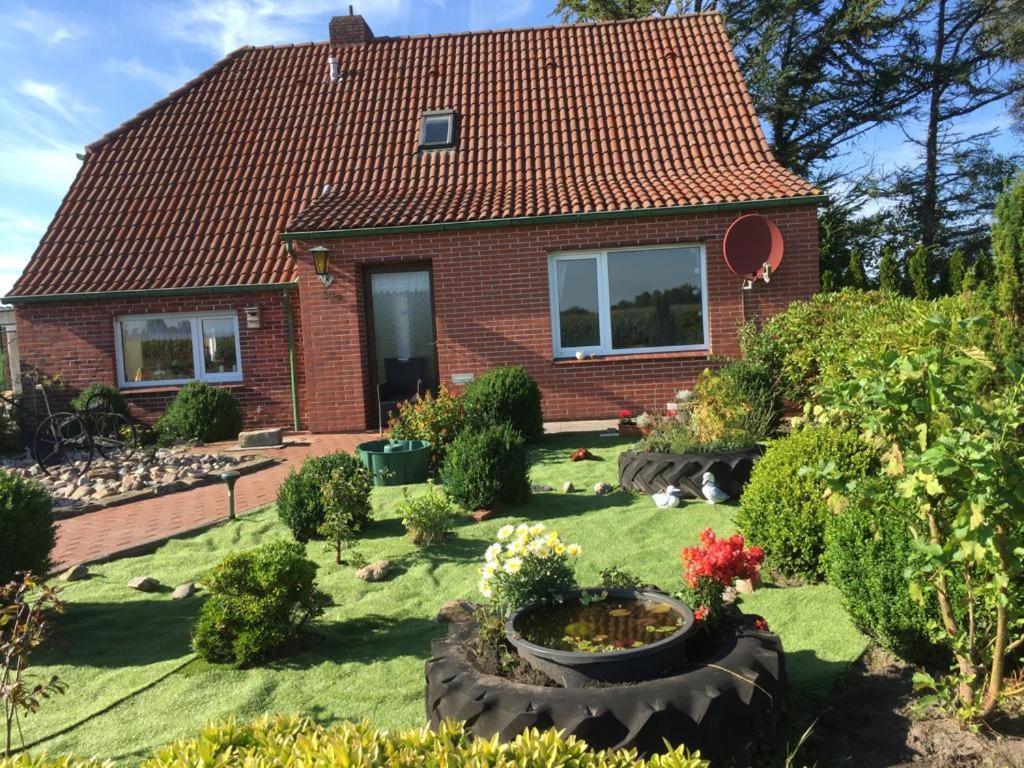 Kleines Ostfriesenhaus Mitten Im Gruenen, Mindestaufenthalt 3 Tage, Bitte Vorher Anfragen, Endreinigung 60 Vor Ort An Hausverwalter, Tier Pro Tag 5 Lejlighed Osteel